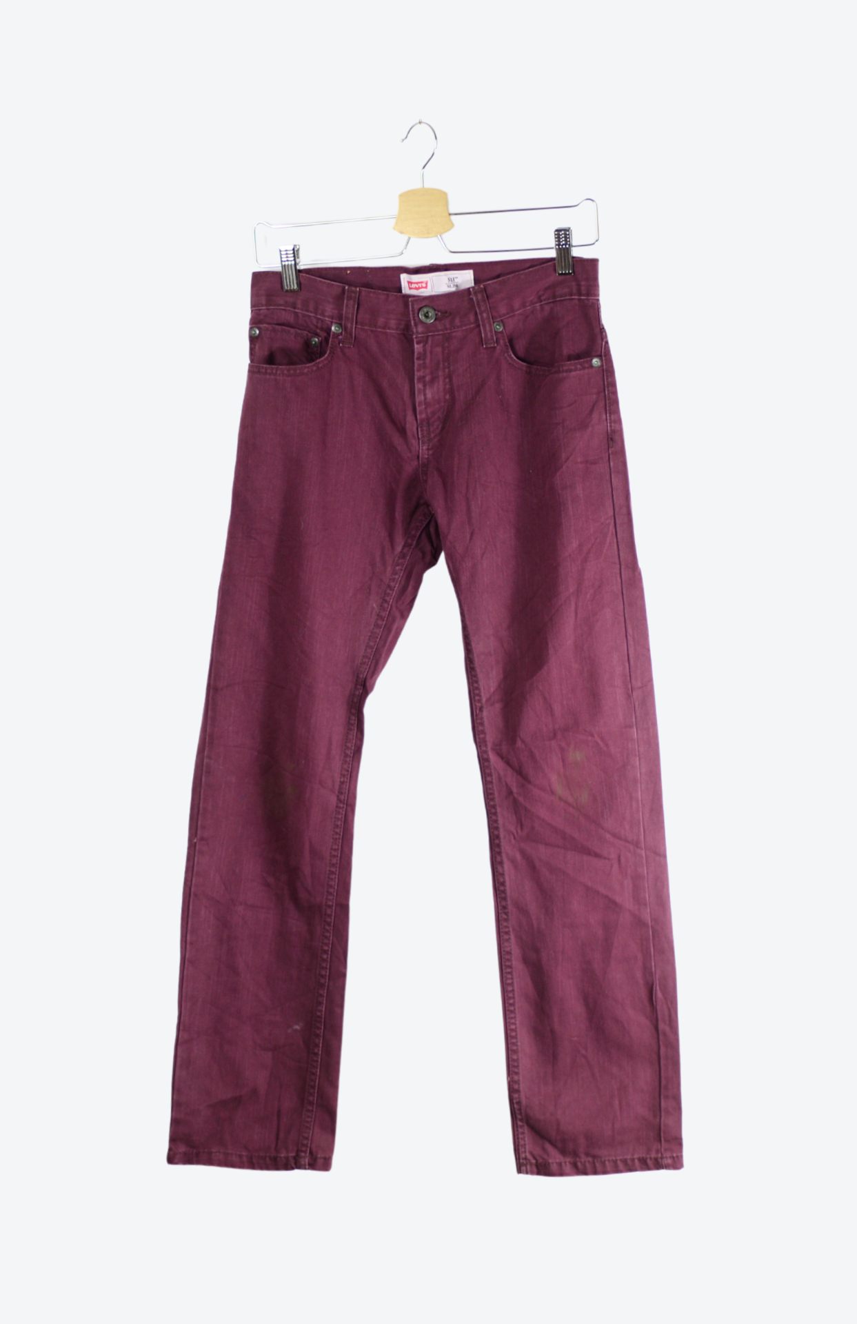 Originální retro džíny Levi’s z druhé ruky, které nikdy nevyjdou z módy. Kvalitní denim, ikonické střihy a autentický vintage vibe – přesně ten kousek, co dodá outfitu charakter.