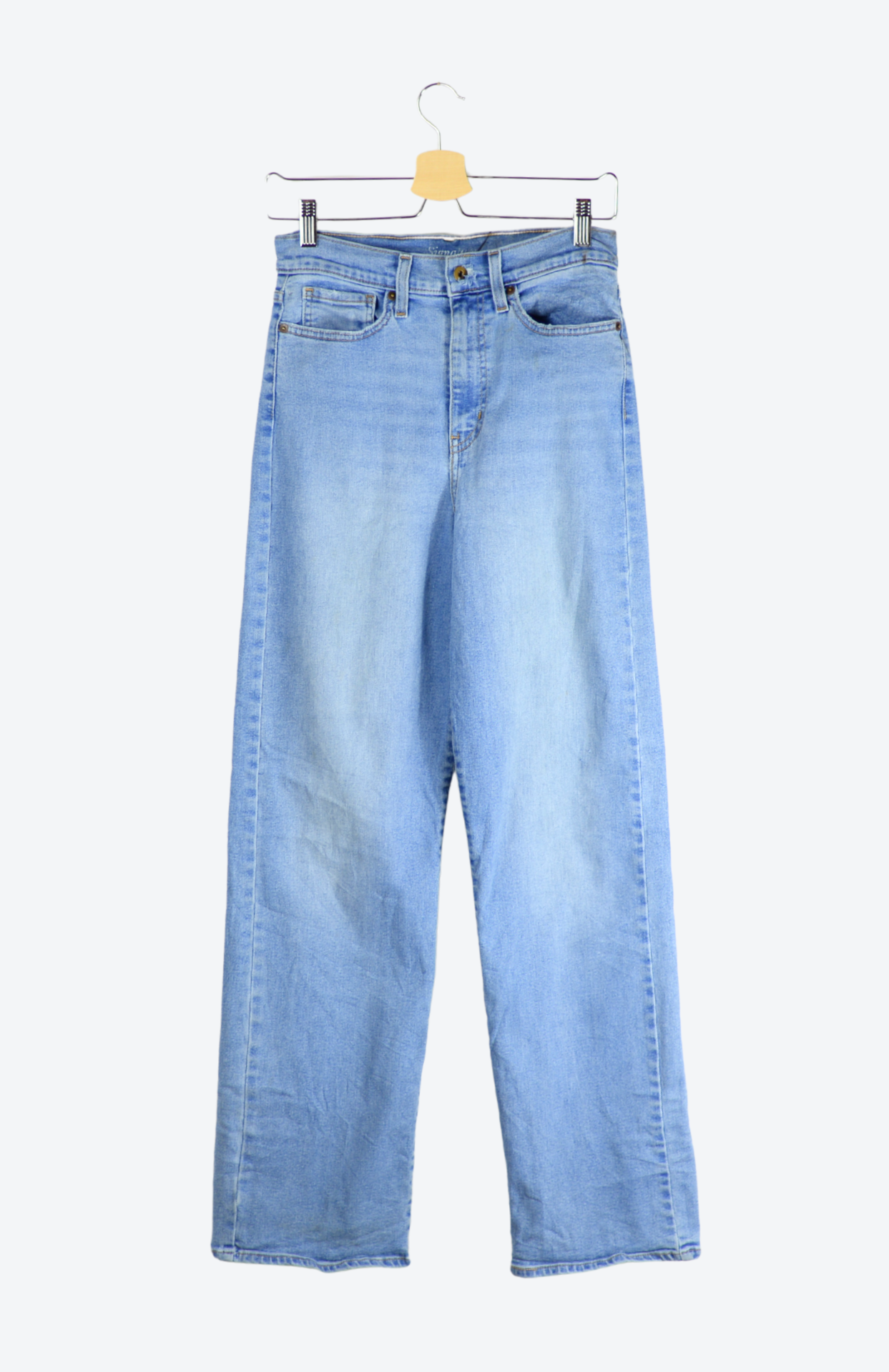 Originální retro džíny Levi’s z druhé ruky, které nikdy nevyjdou z módy. Kvalitní denim, ikonické střihy a autentický vintage vibe – přesně ten kousek, co dodá outfitu charakter.