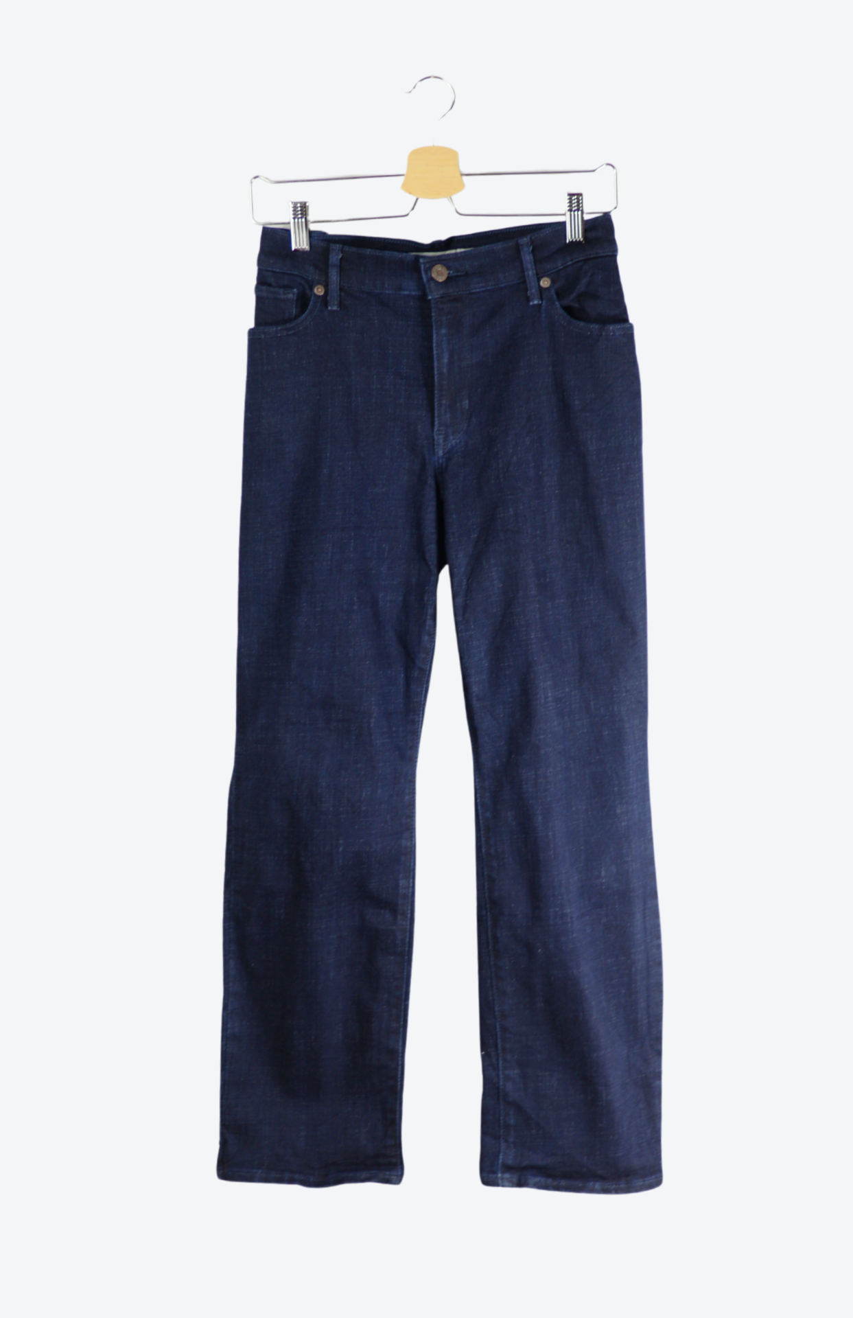 Originální retro džíny Levi’s z druhé ruky, které nikdy nevyjdou z módy. Kvalitní denim, ikonické střihy a autentický vintage vibe – přesně ten kousek, co dodá outfitu charakter.